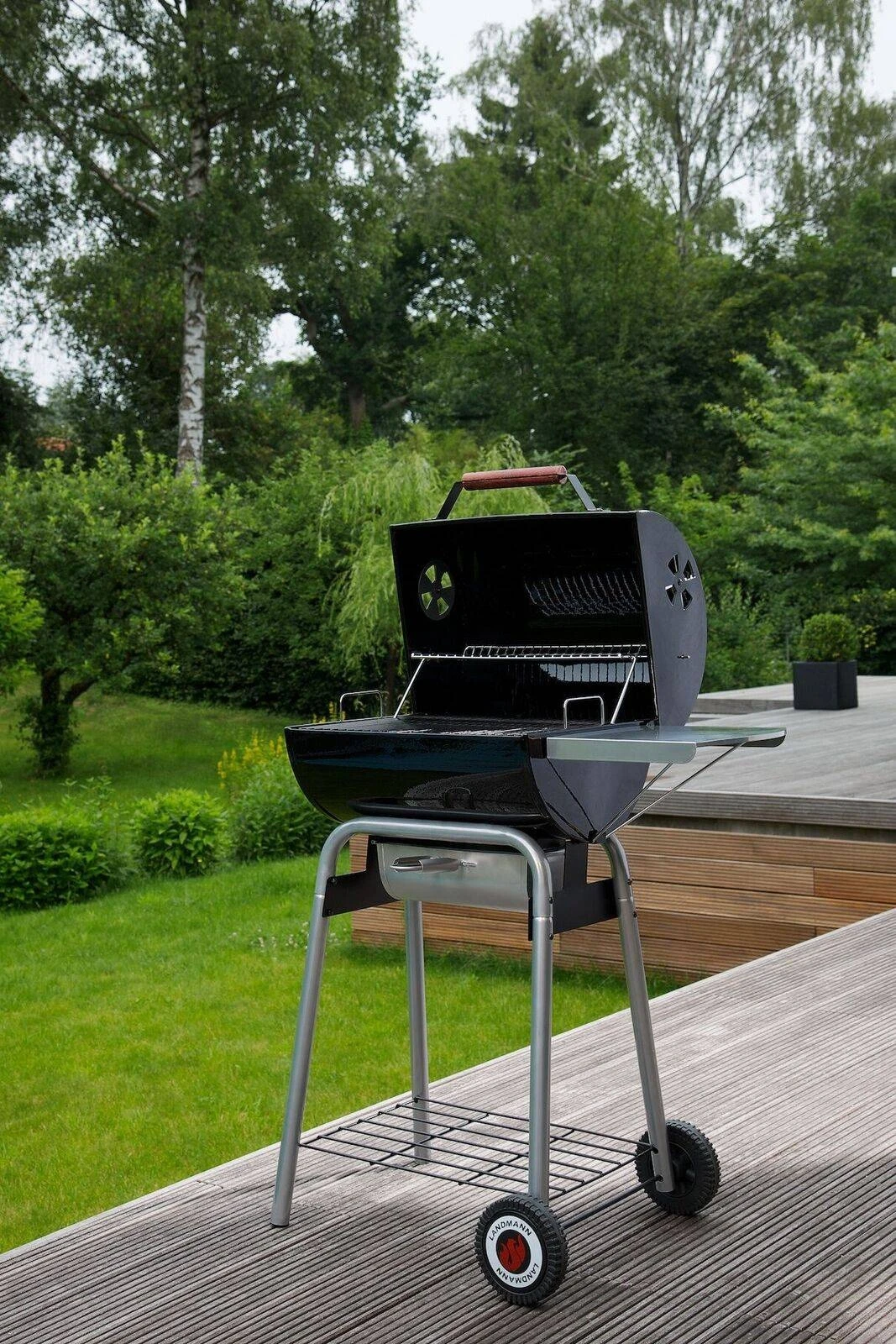 Landmann Taurus 440 Charcoal Barbecue 4 Landmann Taurus 440 Charcoal Barbecue - Image 2